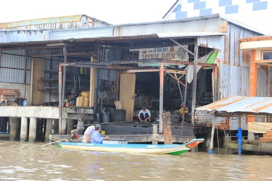 Cà[-]Mau:[-]Độc[-]đáo[-]cảnh[-]lấy[-]sông[-]làm[-]mặt[-]tiền[-]nhà